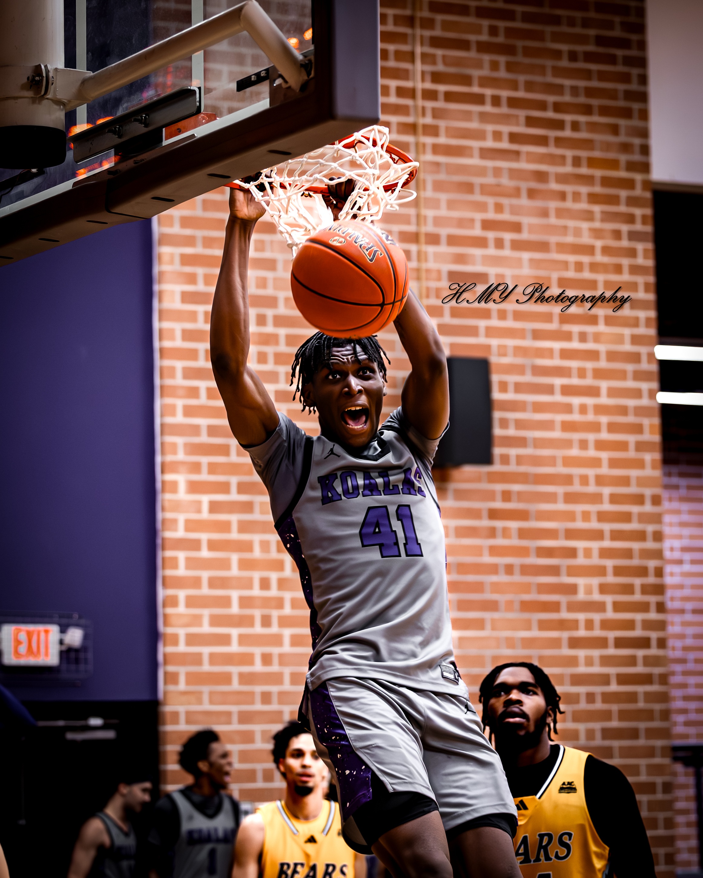 Nakia Johnson dunk, courtesy of Hannsen Meneses